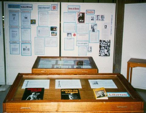 Showcase & Display Stands